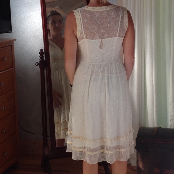 Wedding or evening wear - Picture 2 of 8